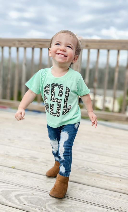 Camiseta personalizada con monograma de leopardo